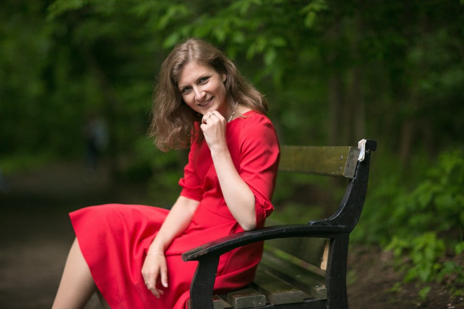 Дворецкая певица