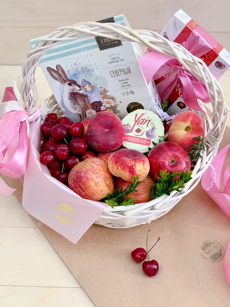 Подарочная коробка с фруктами
