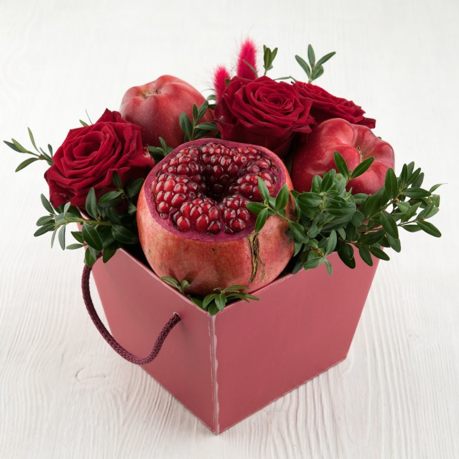 Коробочка с фруктами