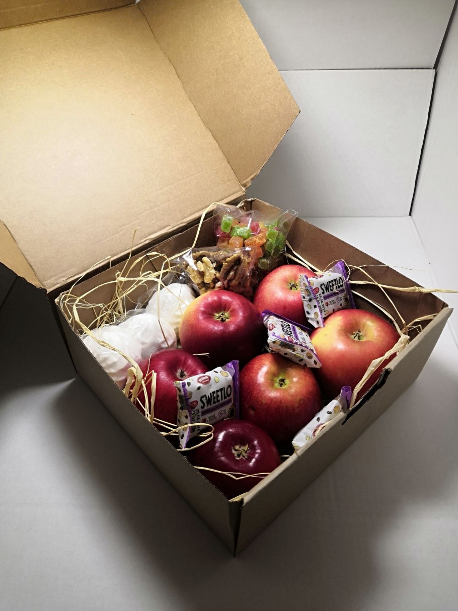 Фрукты в ящике