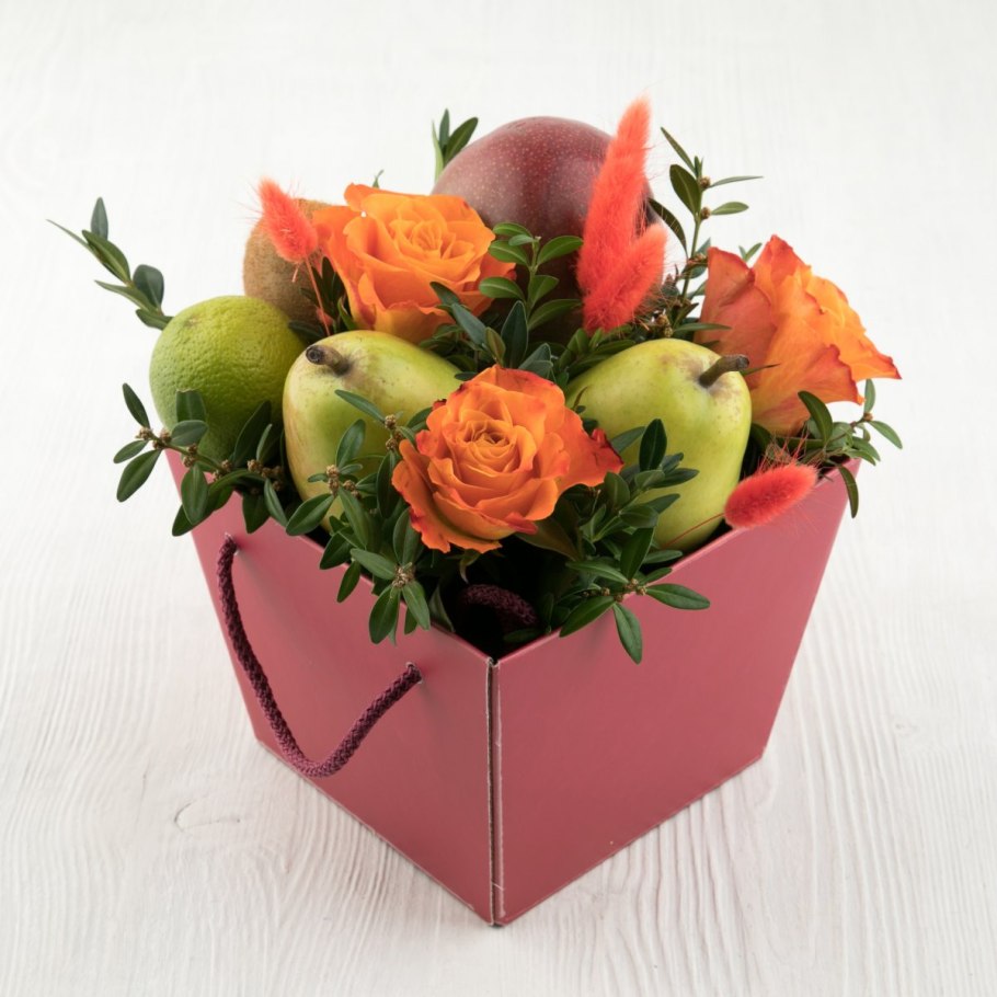 Коробка экзотических фруктов