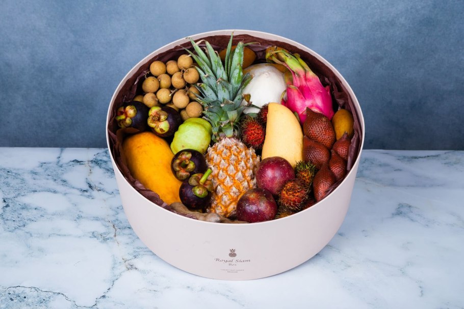 Коробка экзотических фруктов
