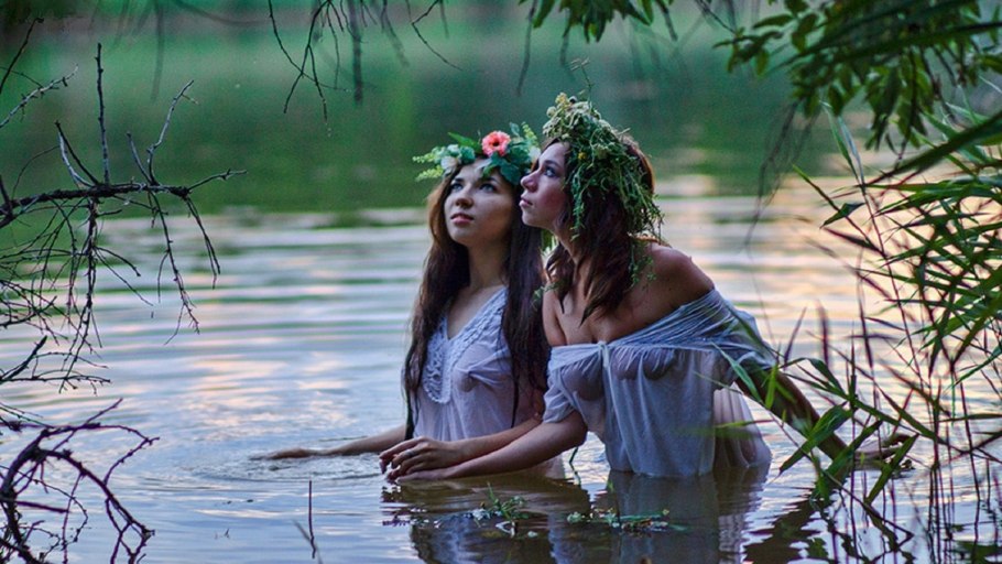 Перегородки чтобы люди не ходили в торговом центре