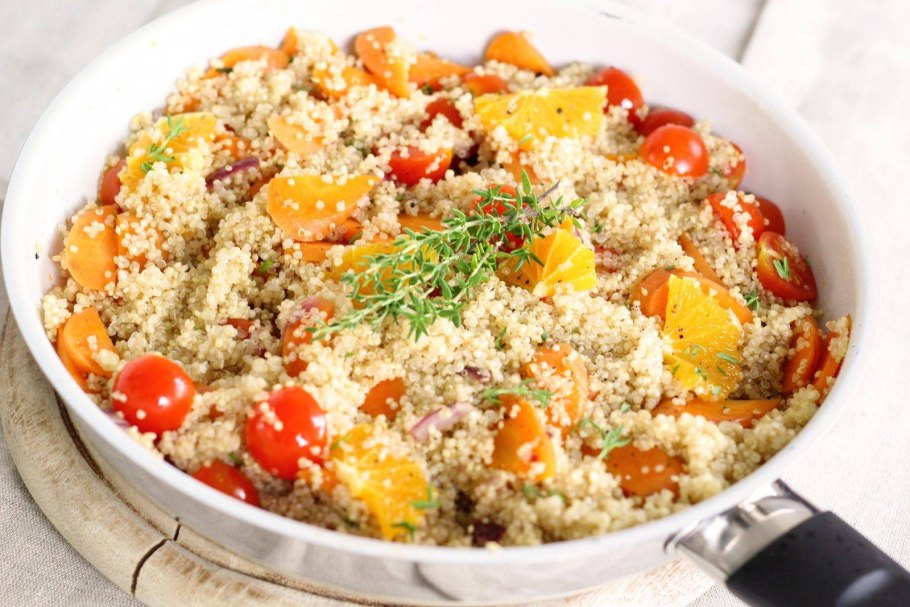 Каша киноа с овощами