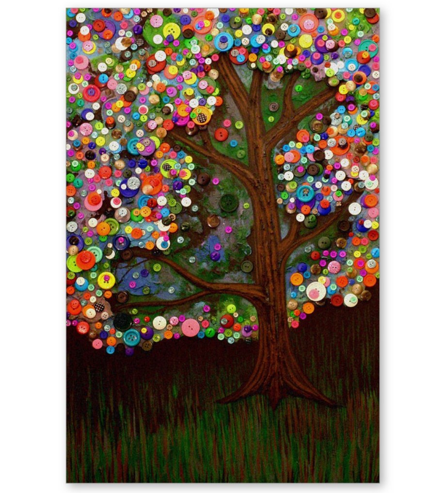 Дерево с пришитыми пуговицами