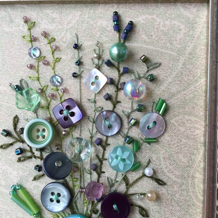 Инсталляция из пуговиц