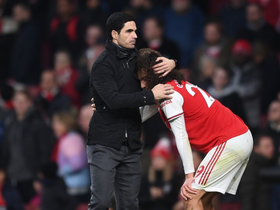 Белый фон с точками по середине