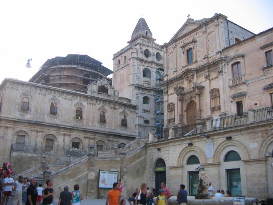 Палермо Академия в городе