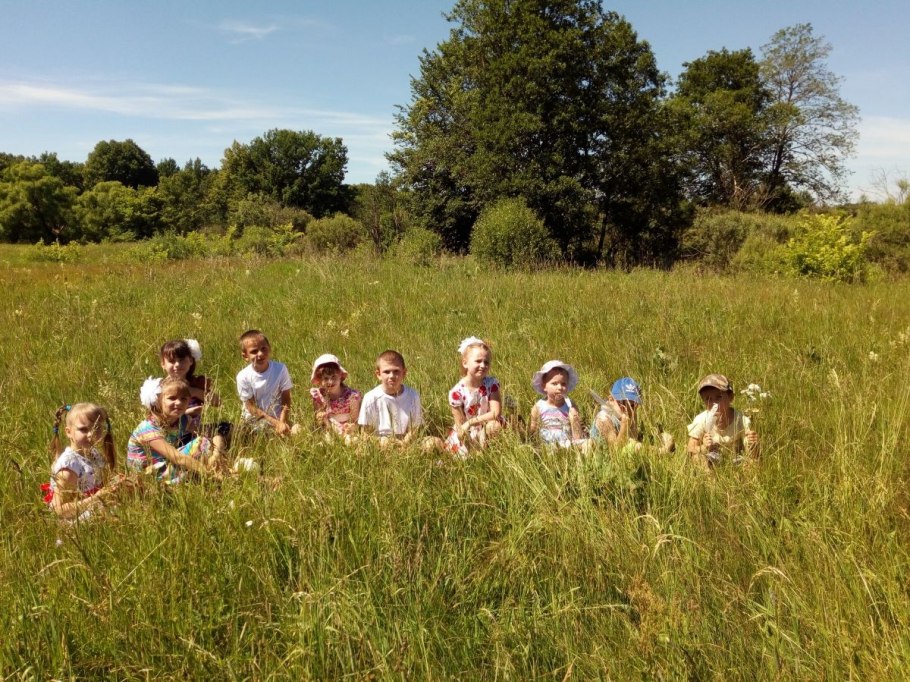 Фотосессия на лугу с ребенком