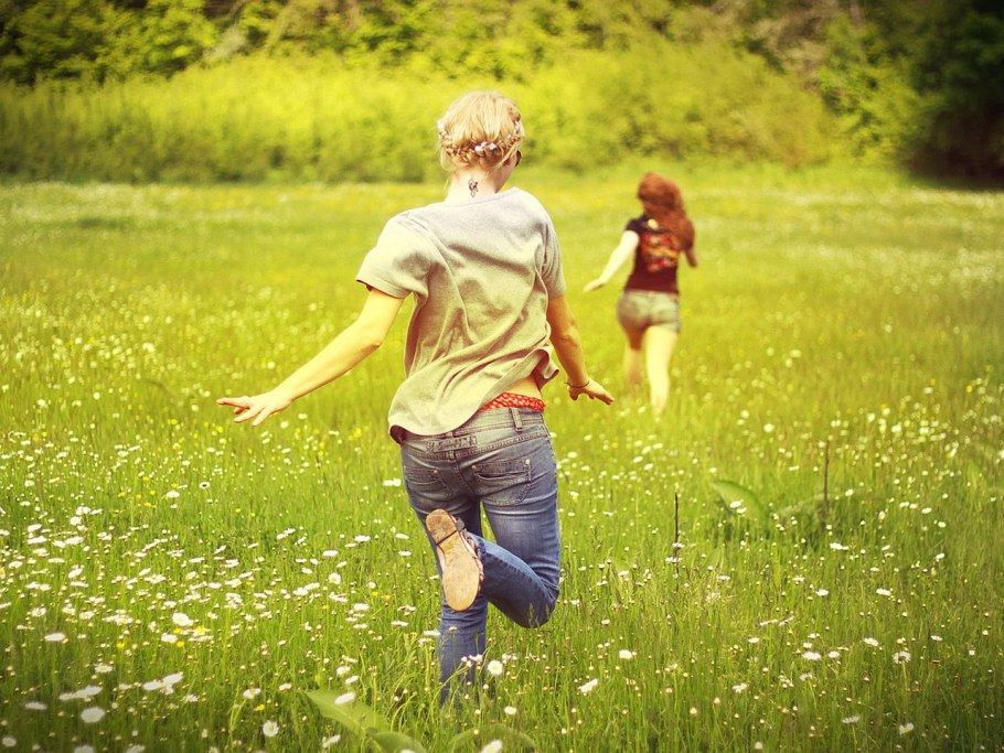 Мальчик 13 лет в поле