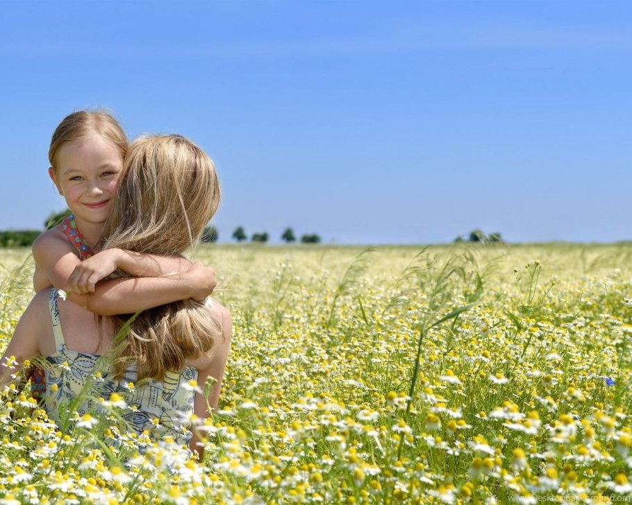 Дети на лугу