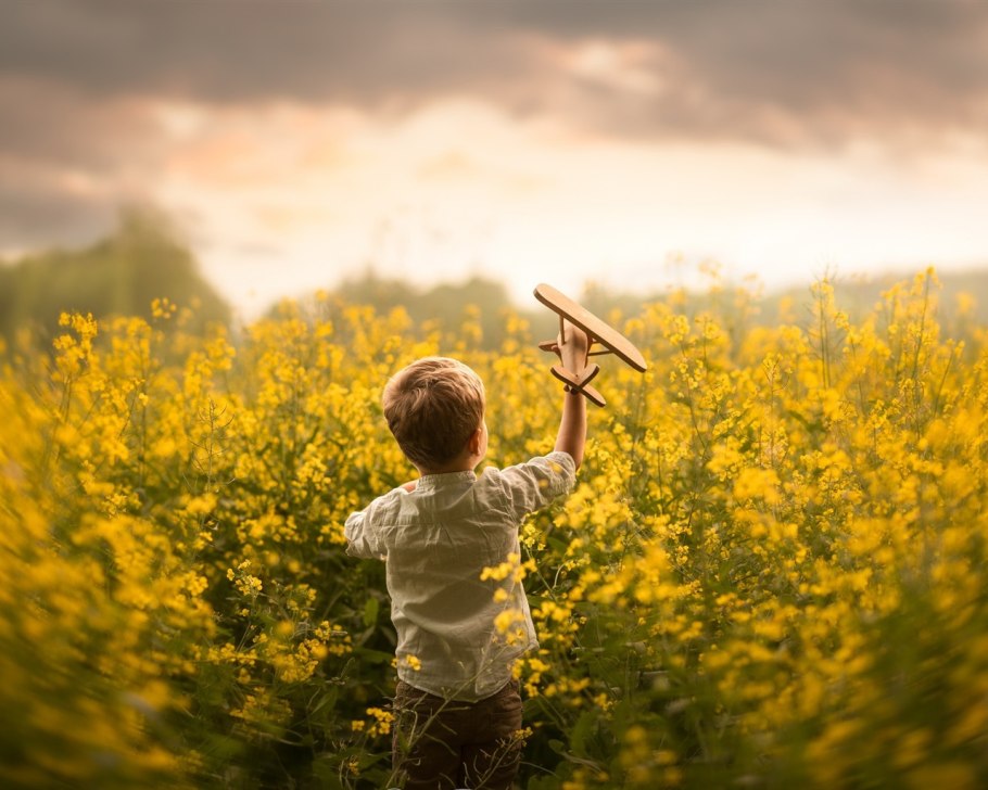 Девушка на Поляне с цветами