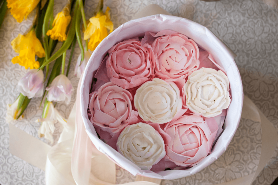 Зефирные пионы букет