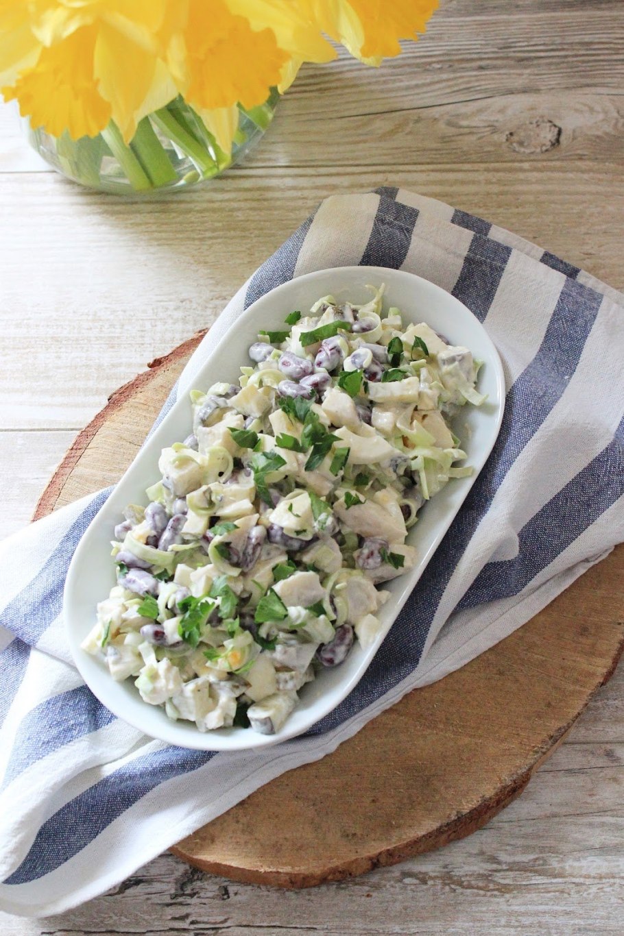 Салат с яйцом и зеленым луком