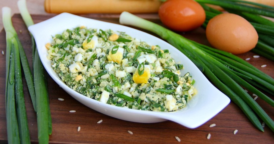 Открытый пирог с сыром и луком-пореем