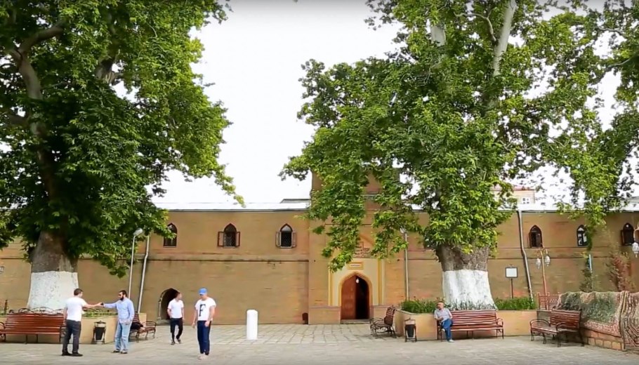 Джума мечеть платаны