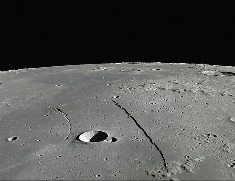 Снимки обратной стороны Луны с китайского лунохода