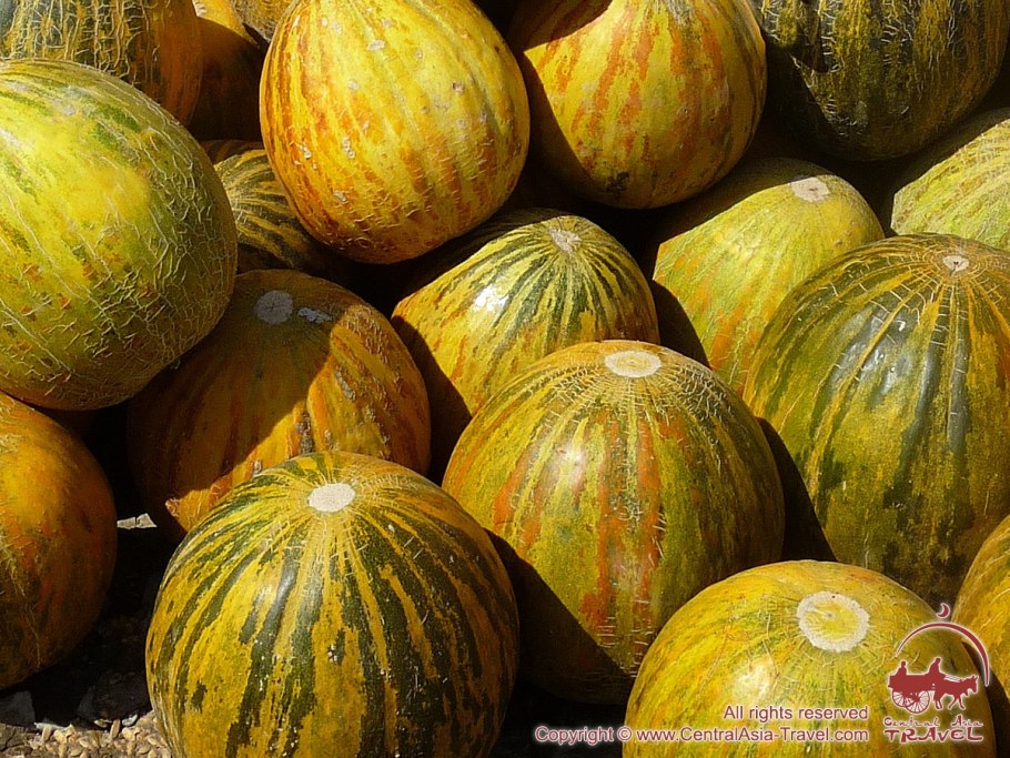 Узбек с арбузом