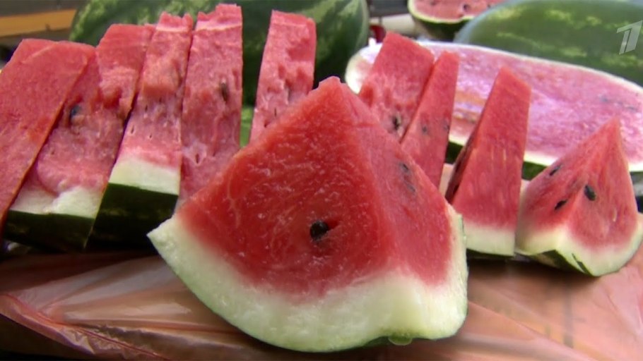 Розовый Арбуз с красным арбузом