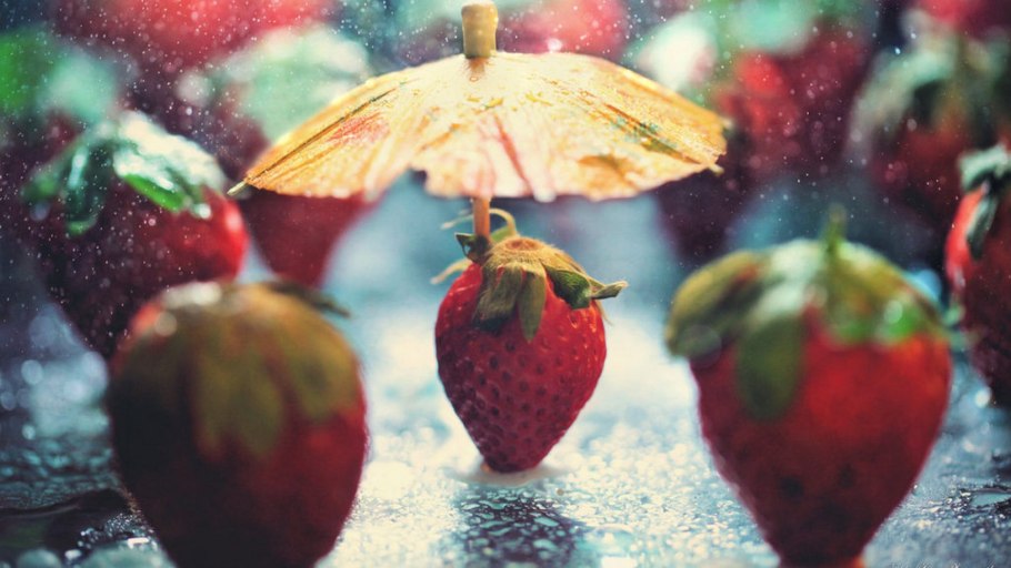 Ягоды в вазочке