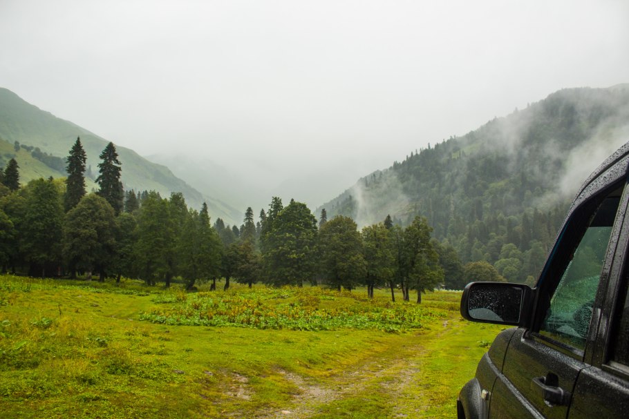 Озеро Рица Альпийские Луга