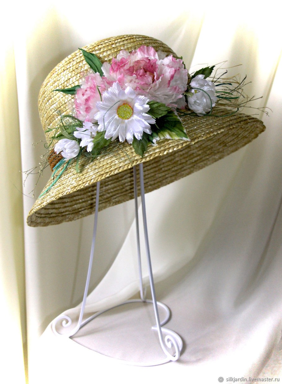 Шляпа с цветами