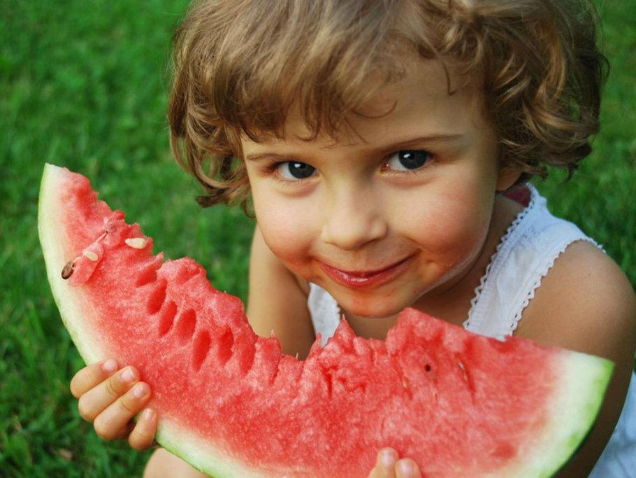 Картина дети едят Арбуз