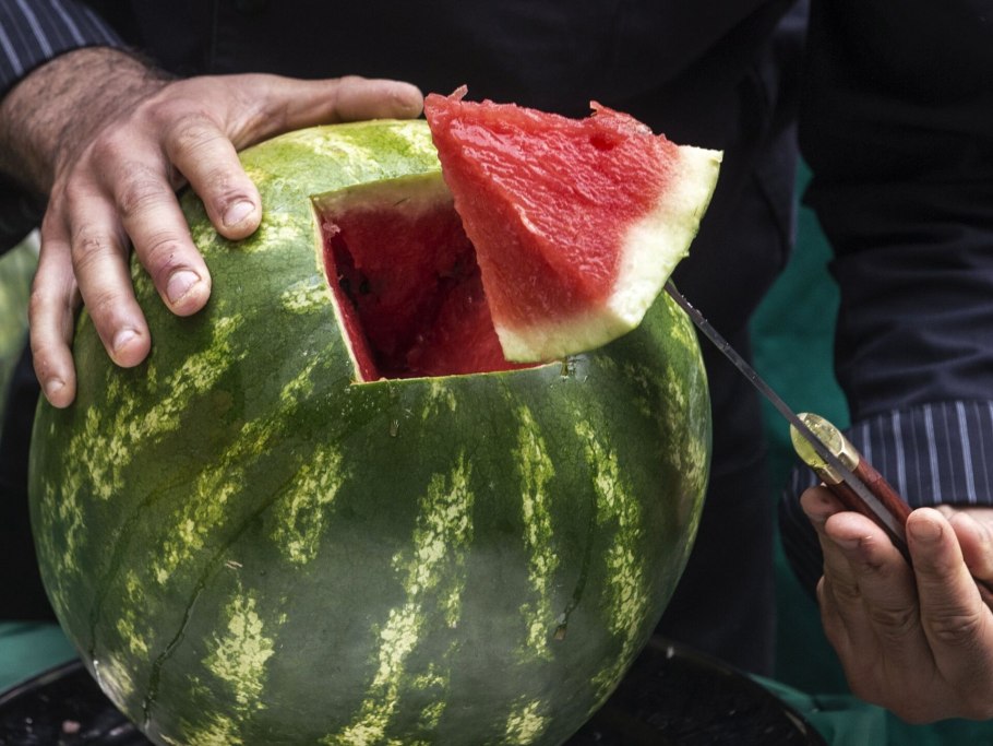 Арбуз человечек