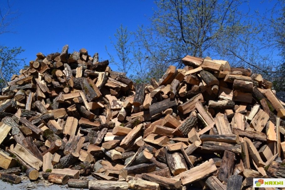 Hardwood logs