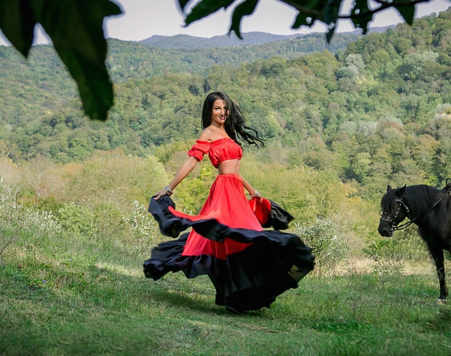 Crimson Glory CL роза