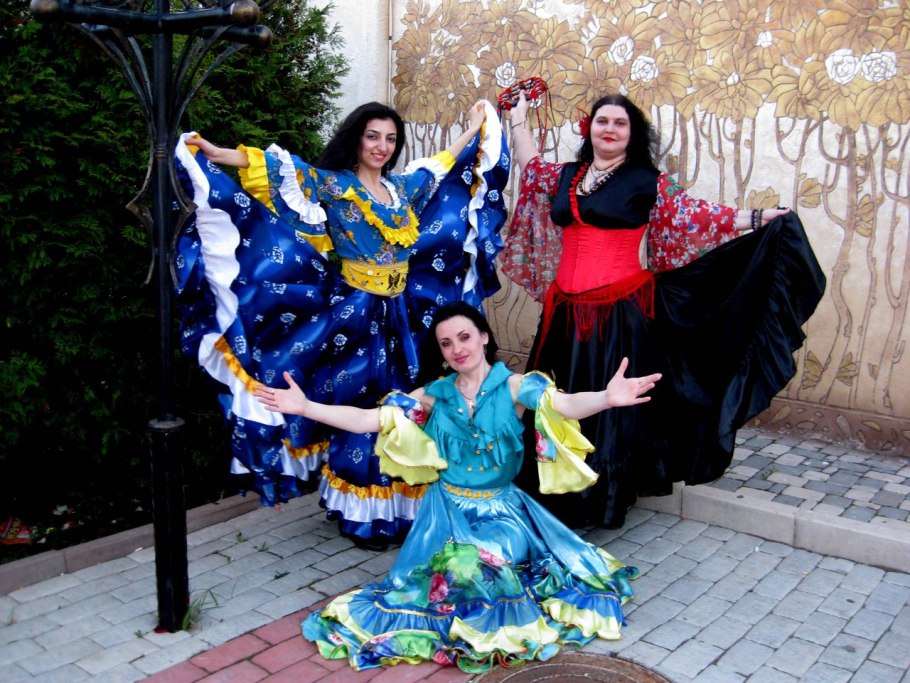 Костюм цыганки черный с красным