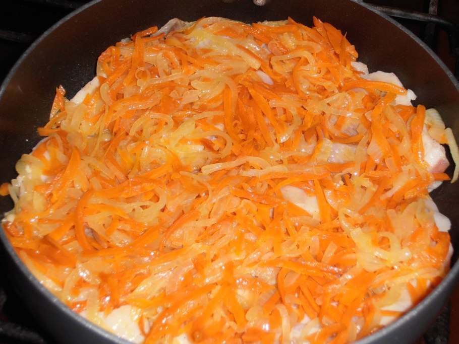 Гарнир из моркови на сковороде