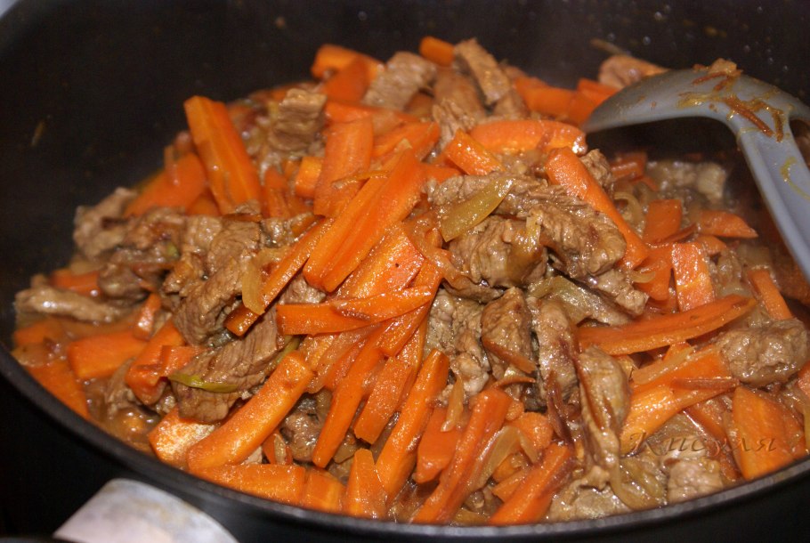 Тушеная морковка