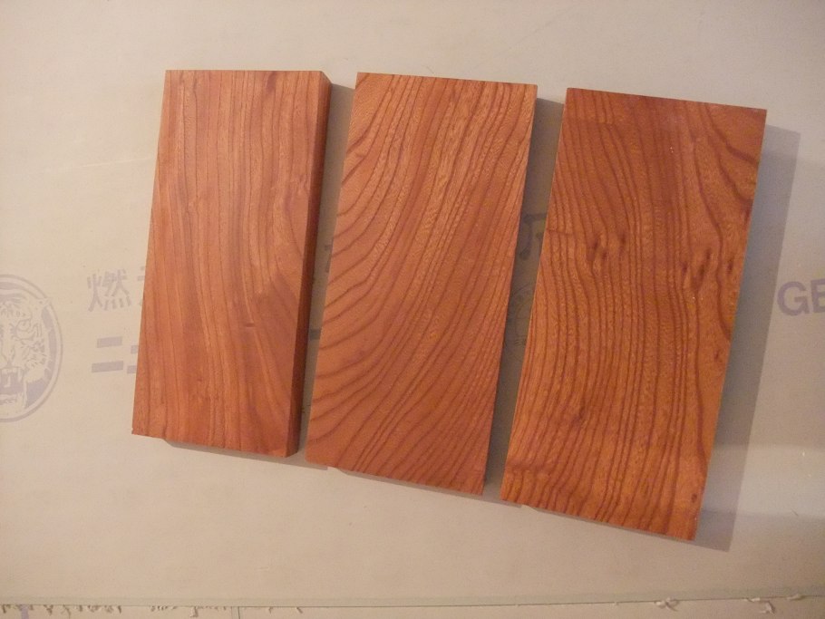 Дзельква граболистная текстура древесины