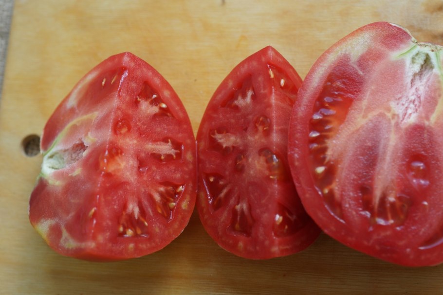 Томат настенька в разрезе