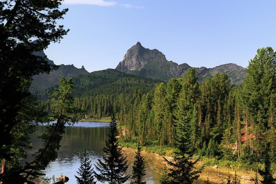 Пейзажи лес.река камни