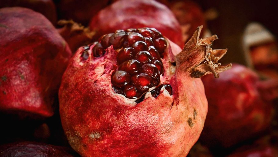 Гранат листья