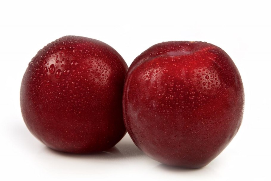 Слива круглая красная