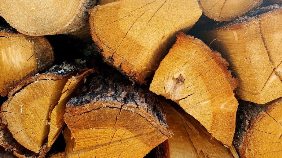 Необрезная доска липа для бани