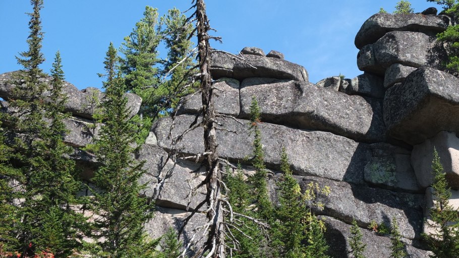 Шерегеш мегалиты