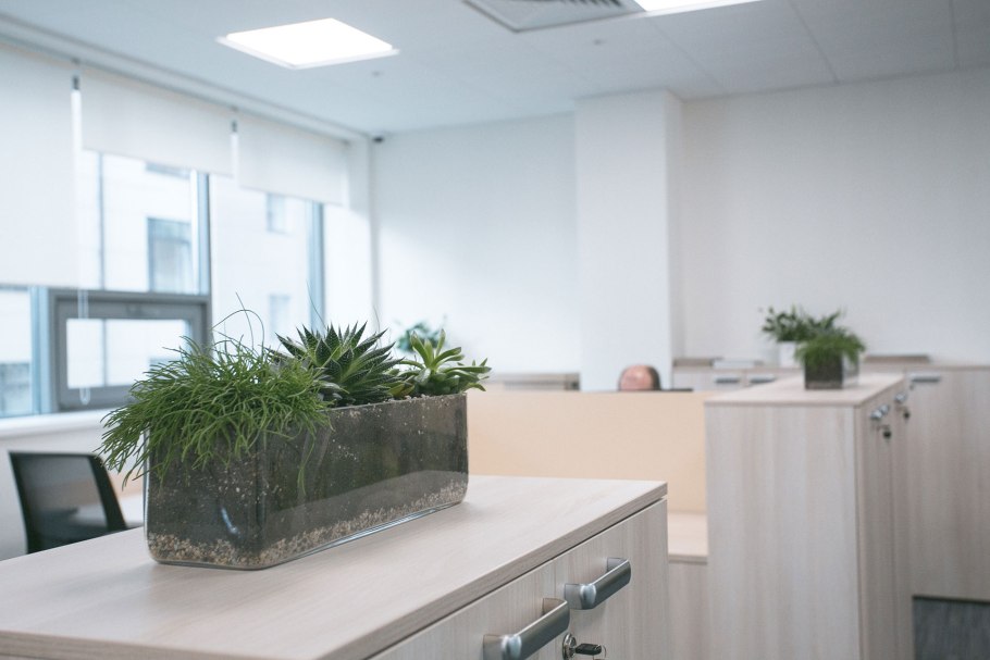 Горшок на подоконник