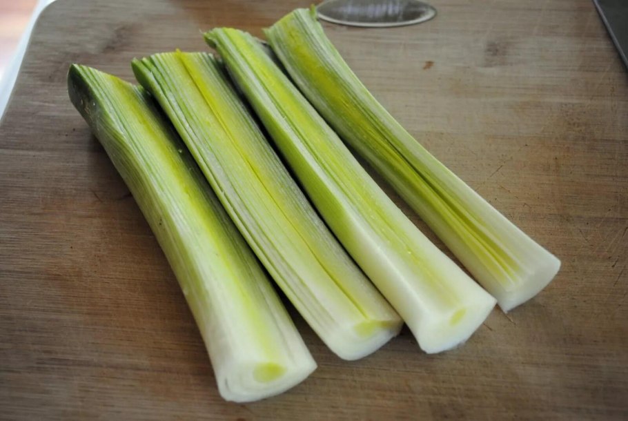 Красный лук порей