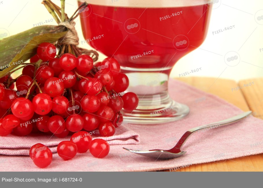 Чашка чая с калиной