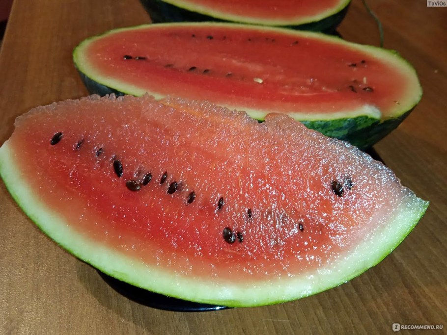 Арбуз принц Чарльз с красной мякотью