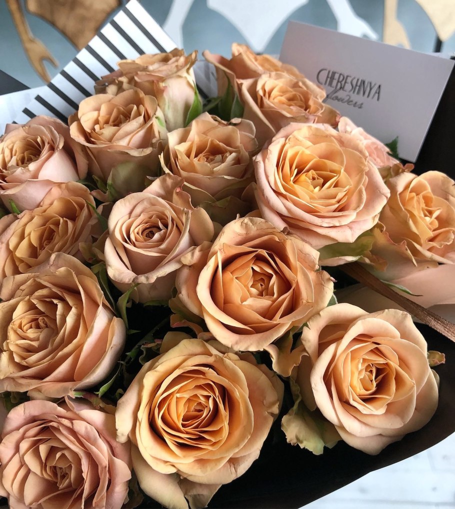 Розы кофейного цвета