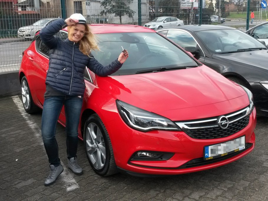 Красный Опель в Иваново девушка