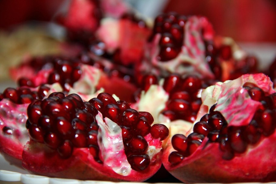 Красивый гранат