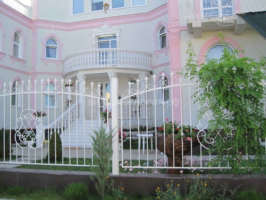 Магнолия, Москва, Татарская улица