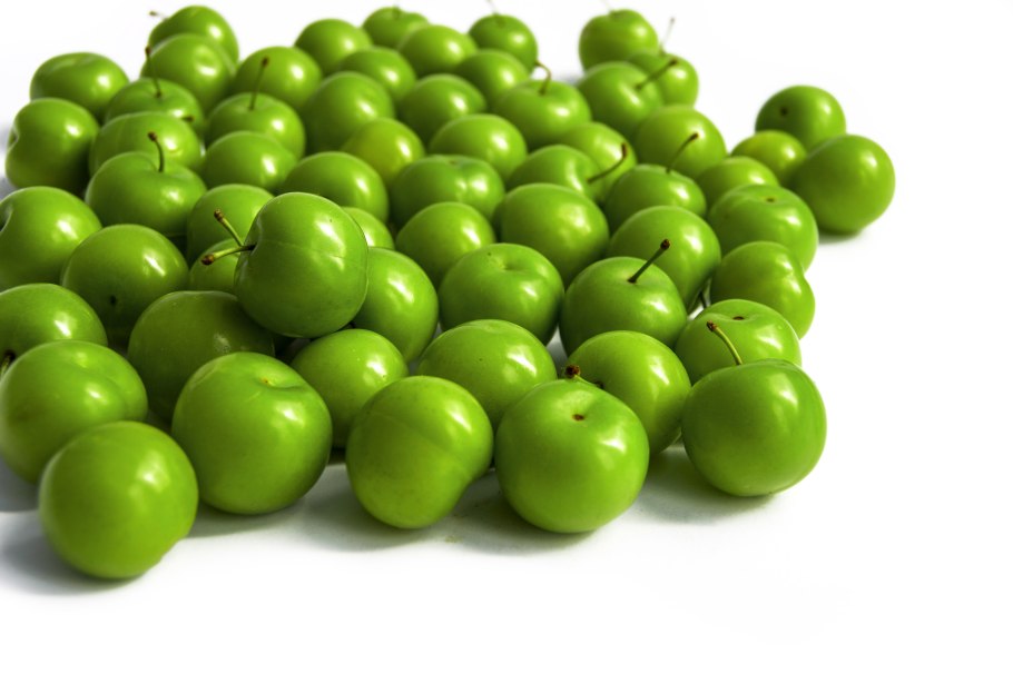 Зеленая слива для детей