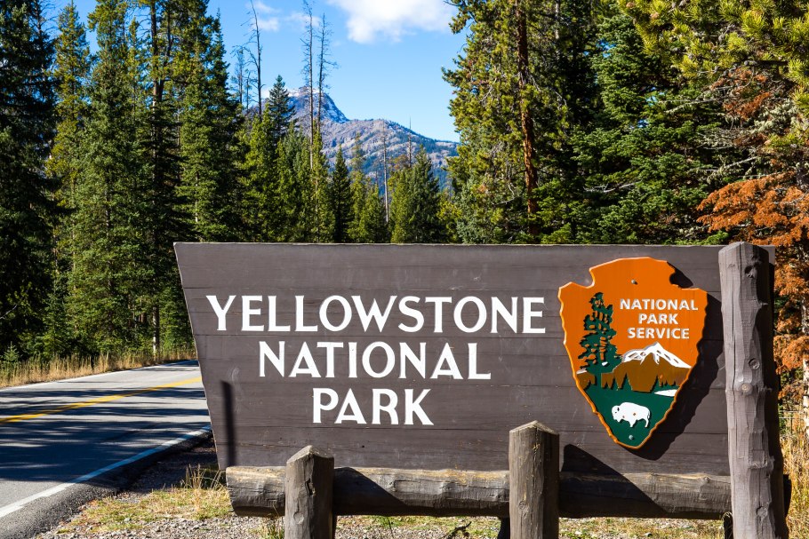 Yellowstone National Park вывеска